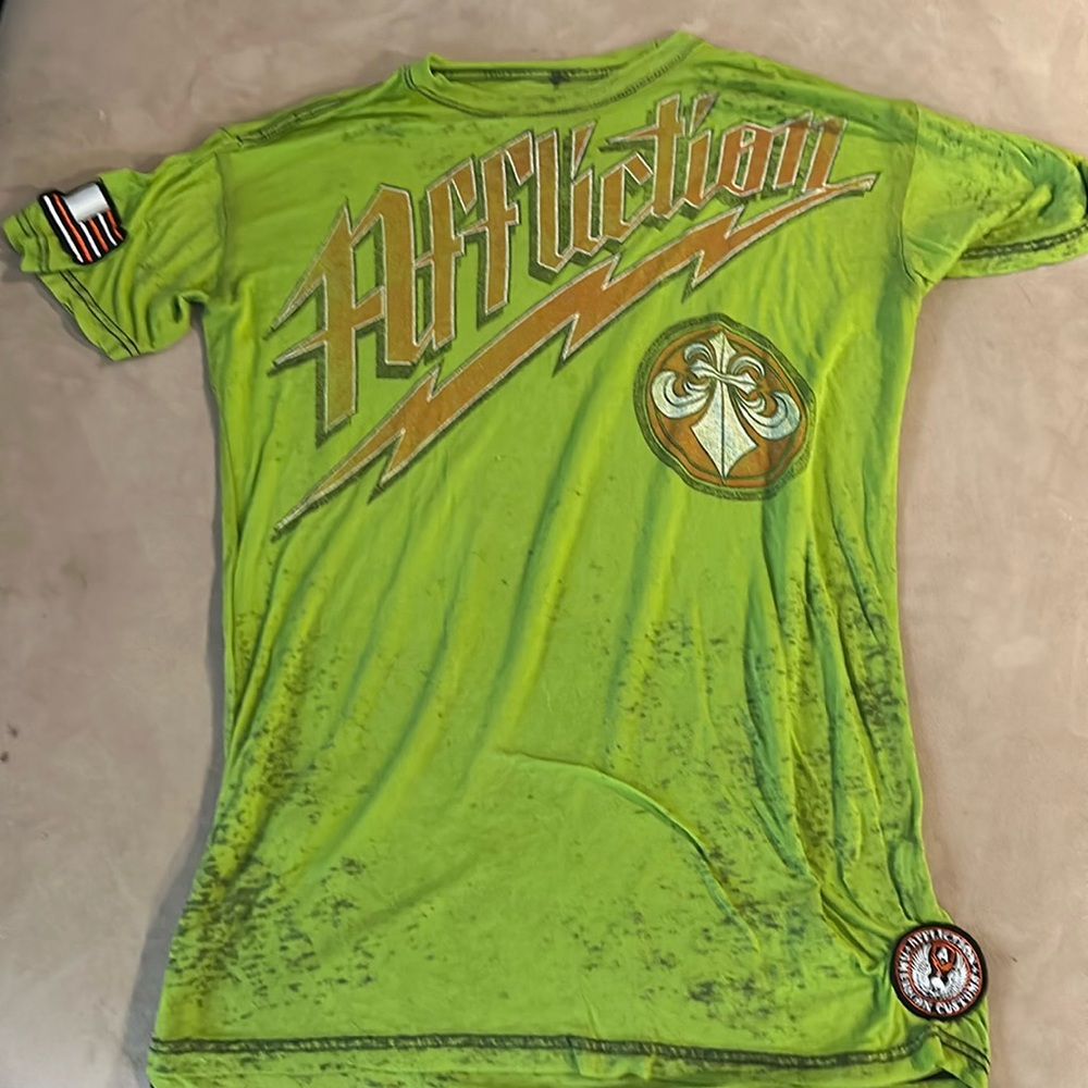 Lightweight material affliction t shirt